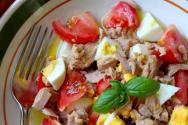 Salad with tomatoes and eggs: golden recipes with photos Egg salad with grated tomato cheese