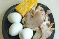 Piščančja solata s krompirjem Solata s kuhanim krompirjem in piščancem