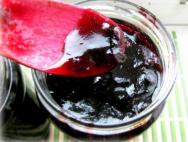 포도잼잼.  포도 잼.  겨울을 위한 맛있는 흑포도 잼: 단계별 레시피