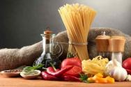 Makarna (spagetti) Bolognese hazırlamak için adım adım tarifler