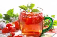 Te från vinbär och hallonblad: fördelar och skada