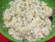 Тұздалған қияр қосылған салат Картоп пен маринадталған қияр қосылған салат рецепті