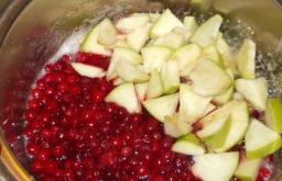 Paprastas bruknių ir obuolių uogienės receptas žiemai Žingsnis po žingsnio bruknių ir obuolių uogienė
