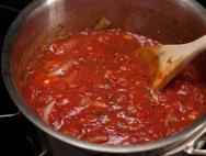 Przepisy i podstawy robienia sosu do pizzy w domu