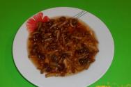 Merluci i pjekur me kërpudha Njoki me patate me salcë borziloku dhe kërpudha