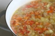 Zupa ziemniaczana Przepis na wegetariańską zupę jarzynową na 9