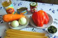 Томаттағы шпраттан жасалған снек торт-салаты (Натали рецепті) Томат соусындағы шпрот котлеттеріне арналған рецепт
