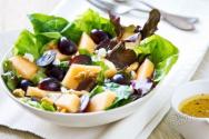 Salata sa feta sirom: klasični grčki recept i njegove varijacije Kakvu salatu napraviti sa feta sirom