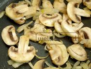 Munakas herkkusienillä: herkullisten ruokien reseptejä Munakas sienillä ja tomaateilla pannulla
