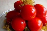 Gylne tomatoppskrifter for vinterpreparater
