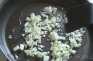 Ako uvariť omeletu s cuketou na panvici, v rúre a v pomalom sporáku