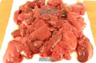Fígado de frango com molho de tomate Como cozinhar fígado com molho de tomate