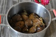 Ricetta per preparare funghi di muschio in salamoia in barattoli per l'inverno