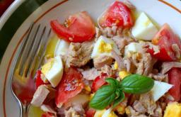 Salata s rajčicama i jajima: zlatni recepti s fotografijama Salata od jaja s naribanim sirom od rajčice